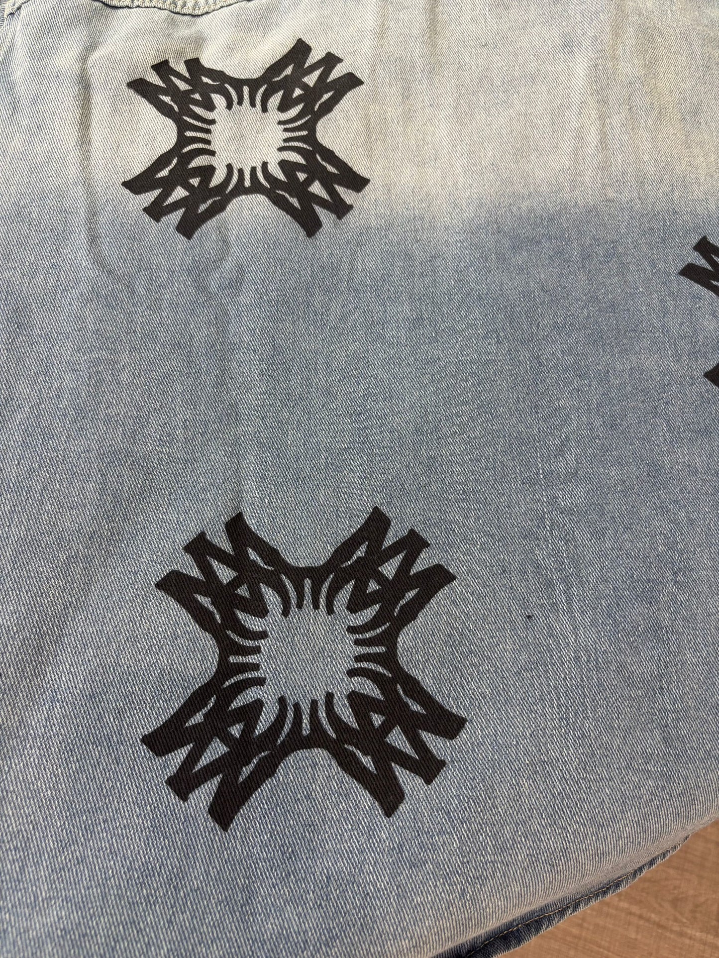 AMIRI-BASIC-LOGO-SHIRT