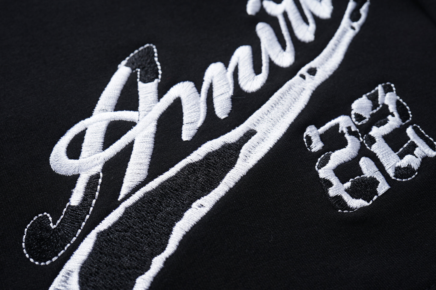 AMIRI-BLACK-ITALICS-22-SHORT
