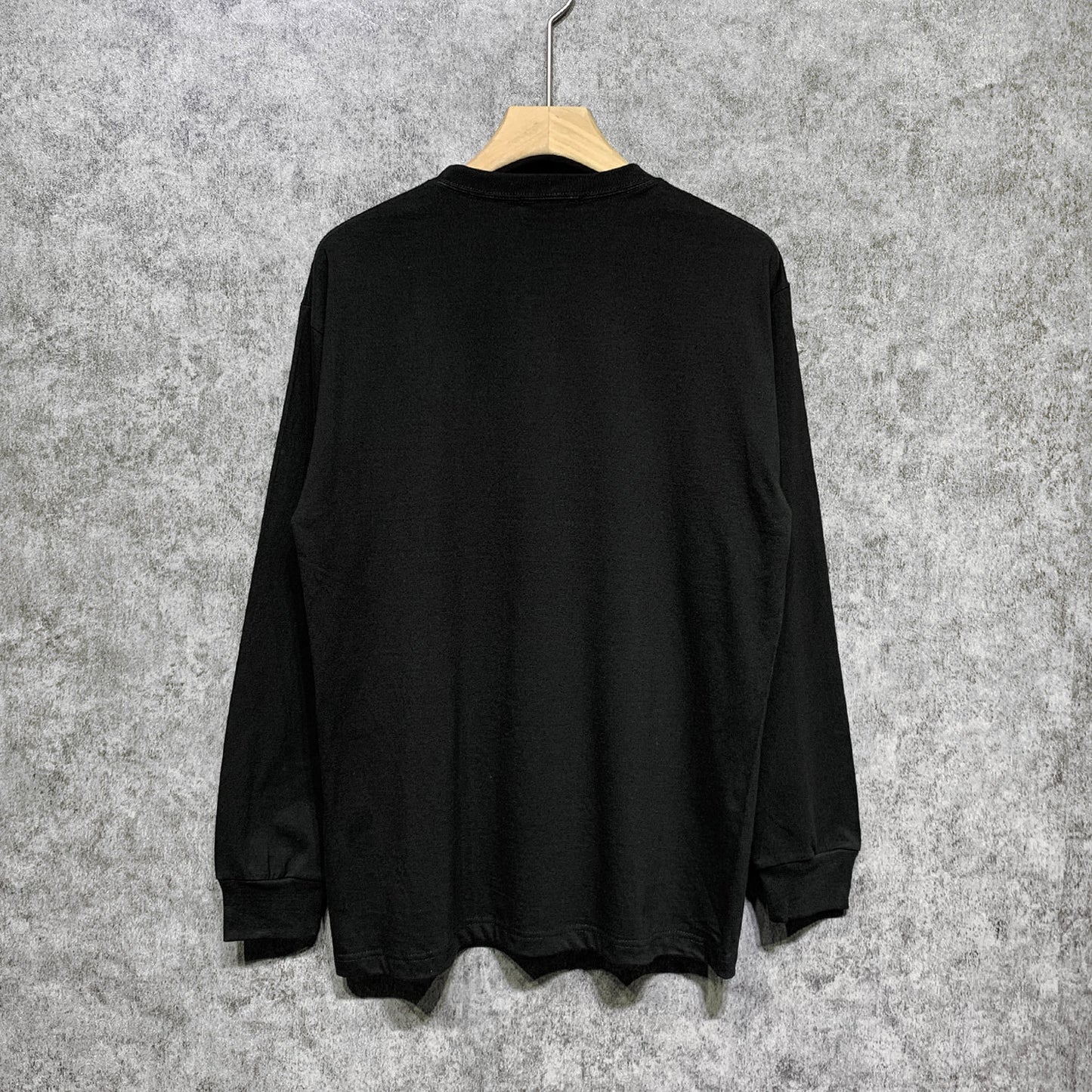 AMIRI-BASIC-ITALICS-LONG-SLEEVE