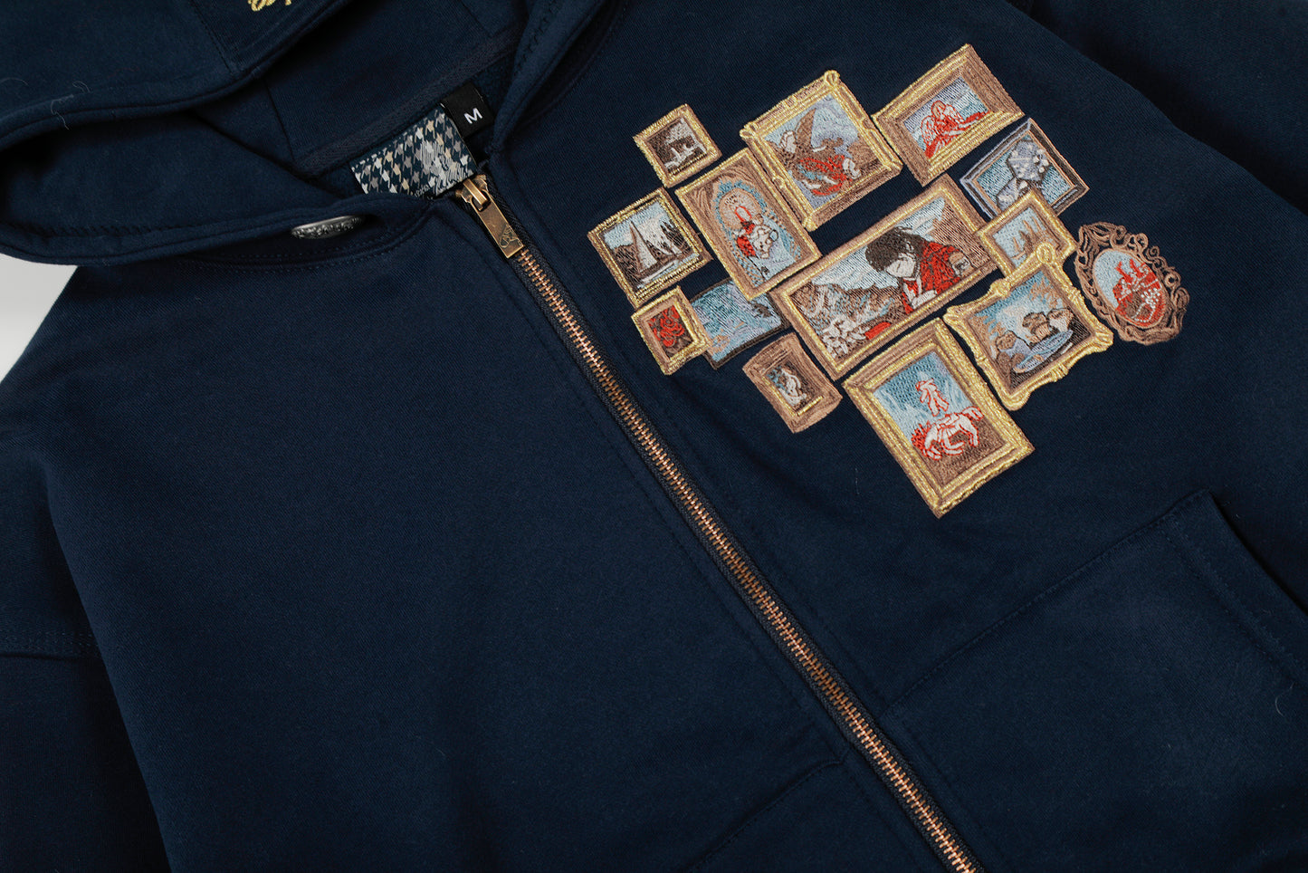 DERSCHUTZE-GALLERY-HOODIE