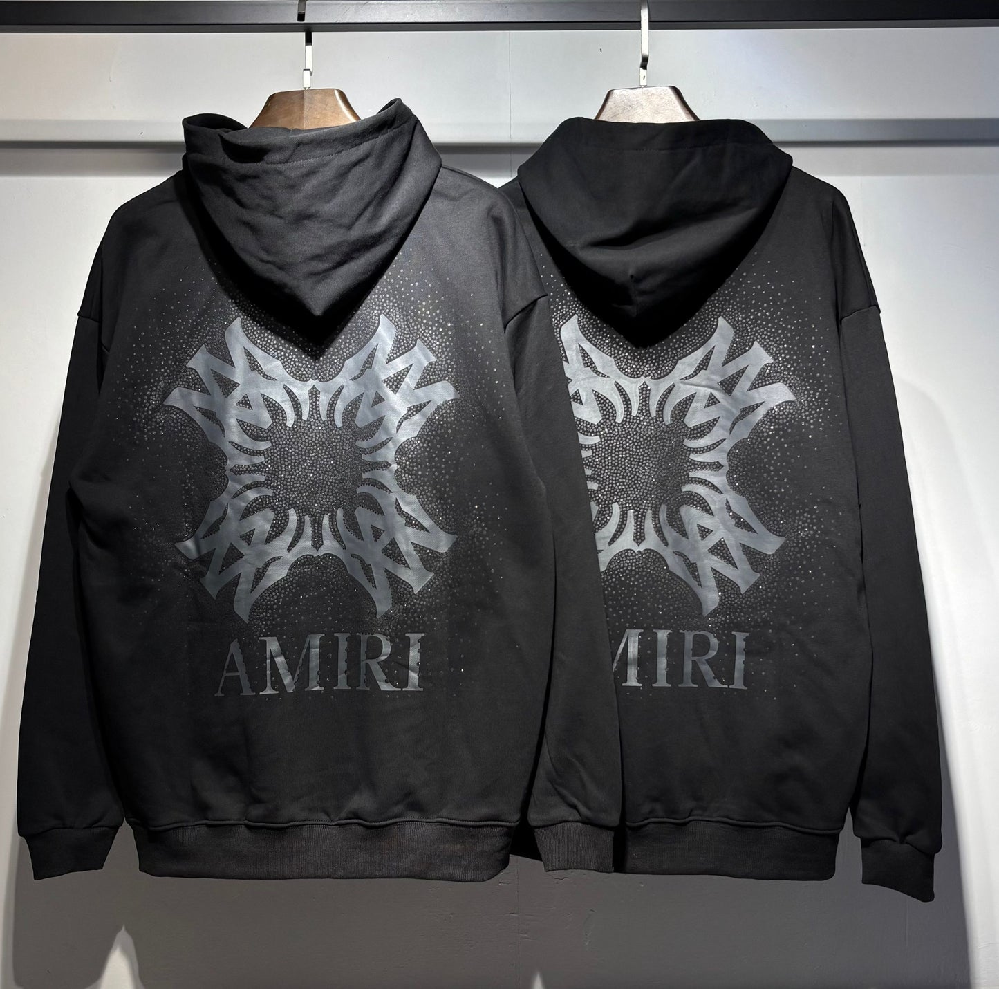 AMIRI-LOGO-POINTS-HOODIE