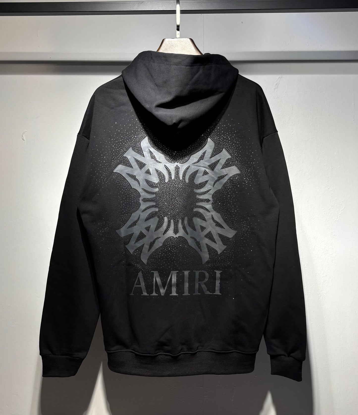 AMIRI-LOGO-POINTS-HOODIE