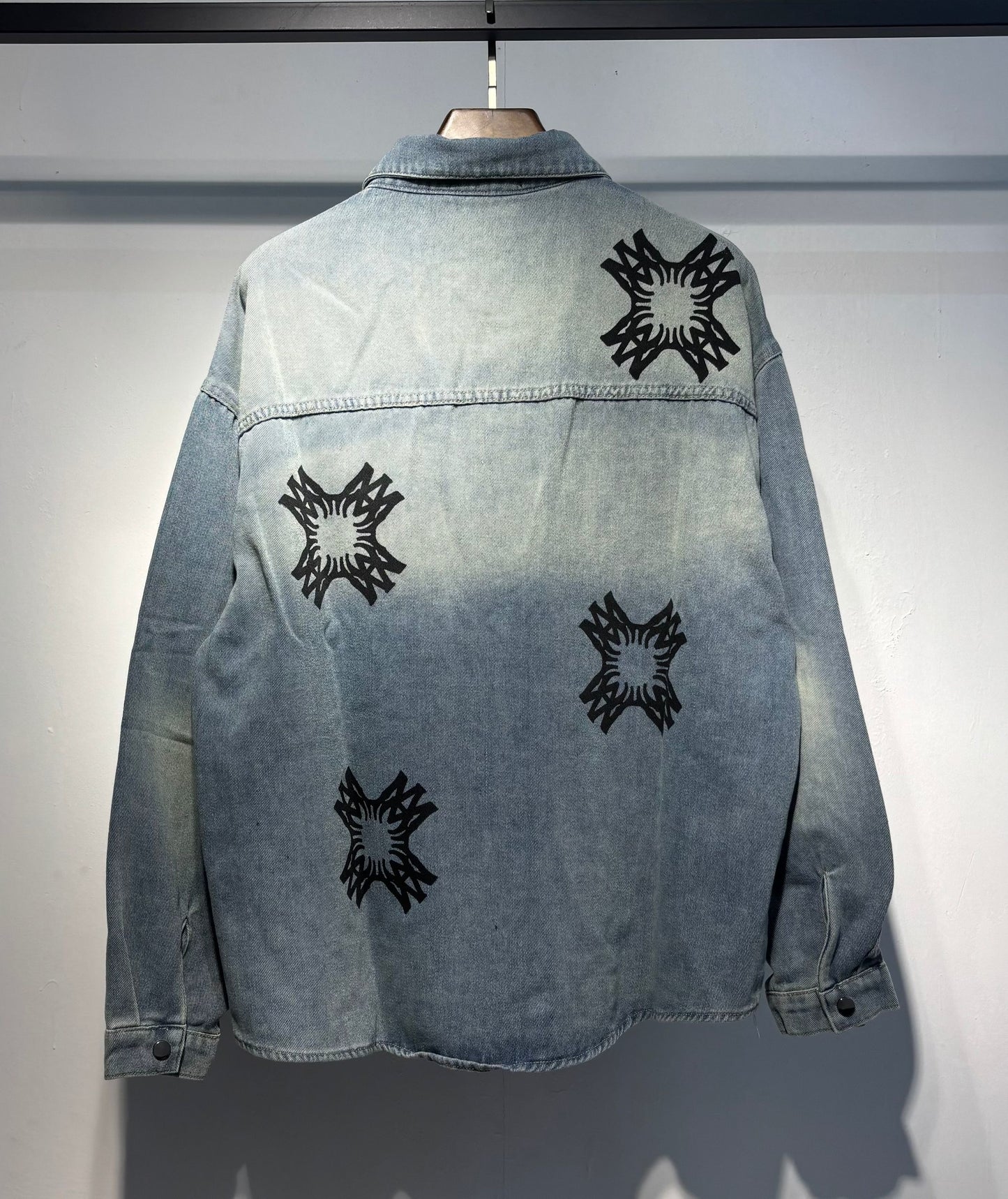 AMIRI-BASIC-LOGO-SHIRT