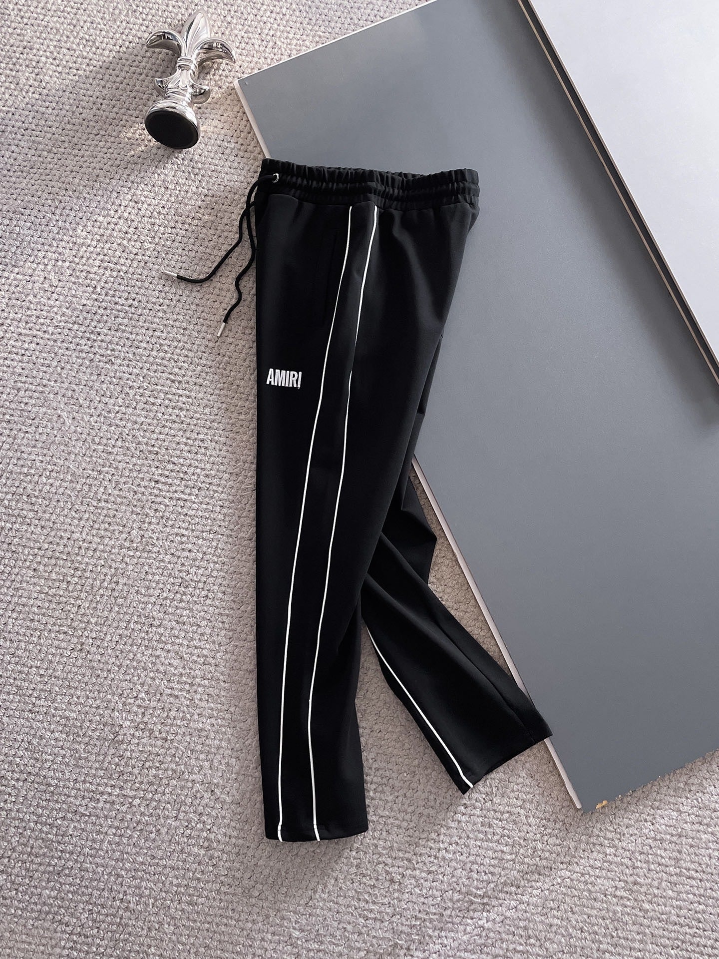 AMIRI-BASIC-LOGO-TRACKSUIT