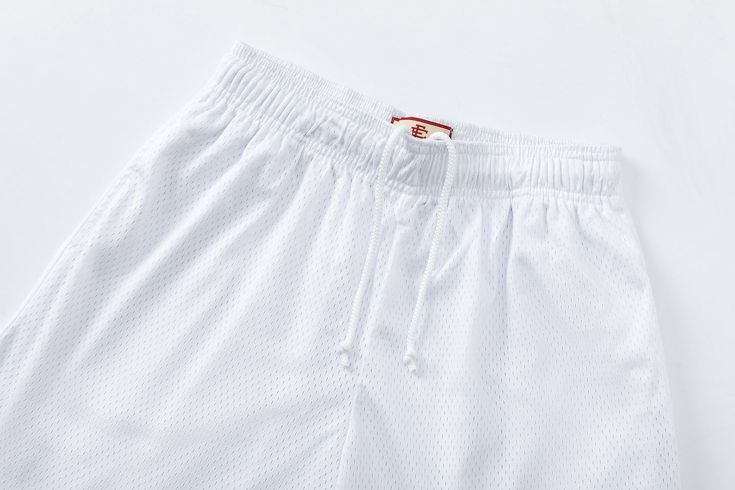 EE-BASIC-WHIE-SHORT