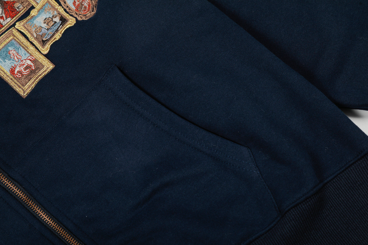 DERSCHUTZE-GALLERY-HOODIE