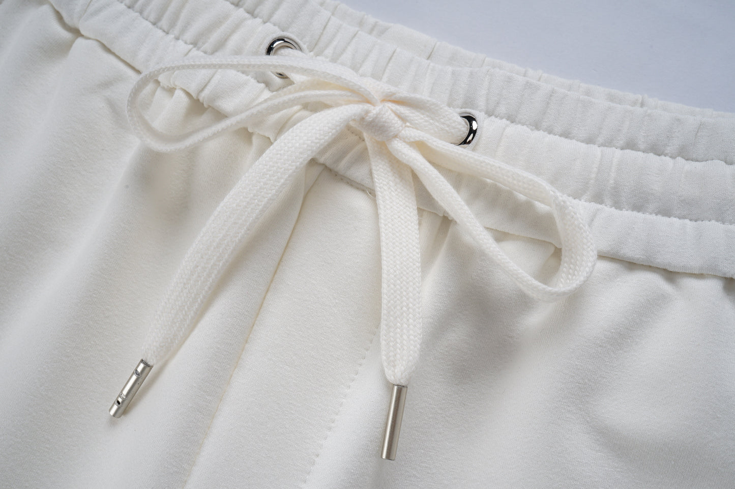 AMIRI-WHITE-ITALICS-22-SHORT