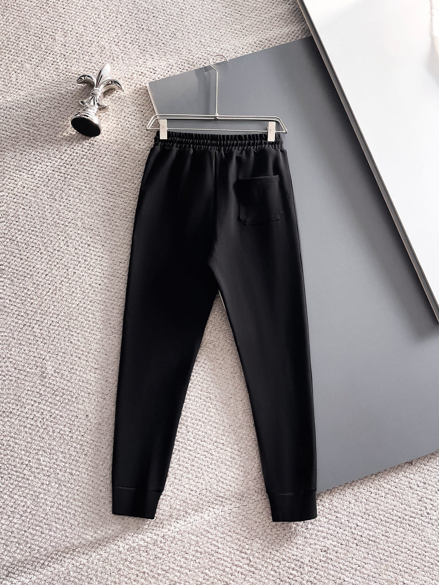 AMIRI-BASIC-LOGO-BLACK-TRACKSUIT