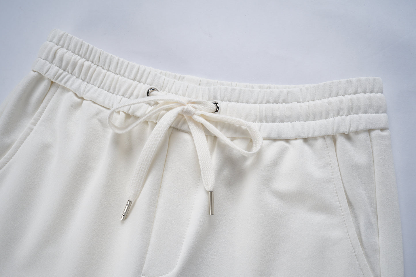 AMIRI-WHITE-ITALICS-22-SHORT
