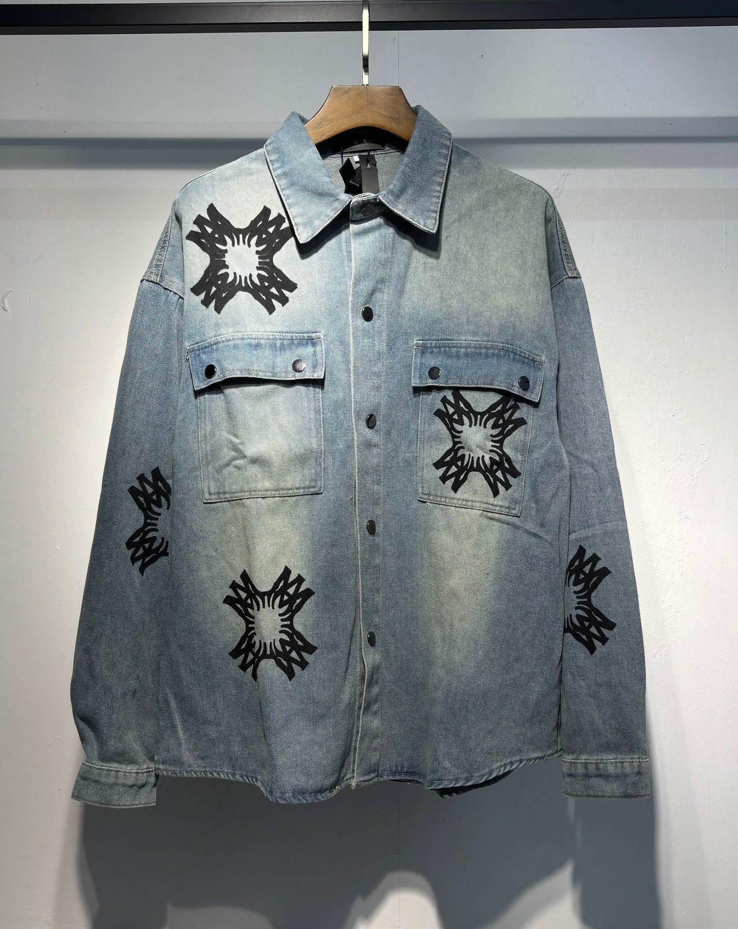 AMIRI-BASIC-LOGO-SHIRT