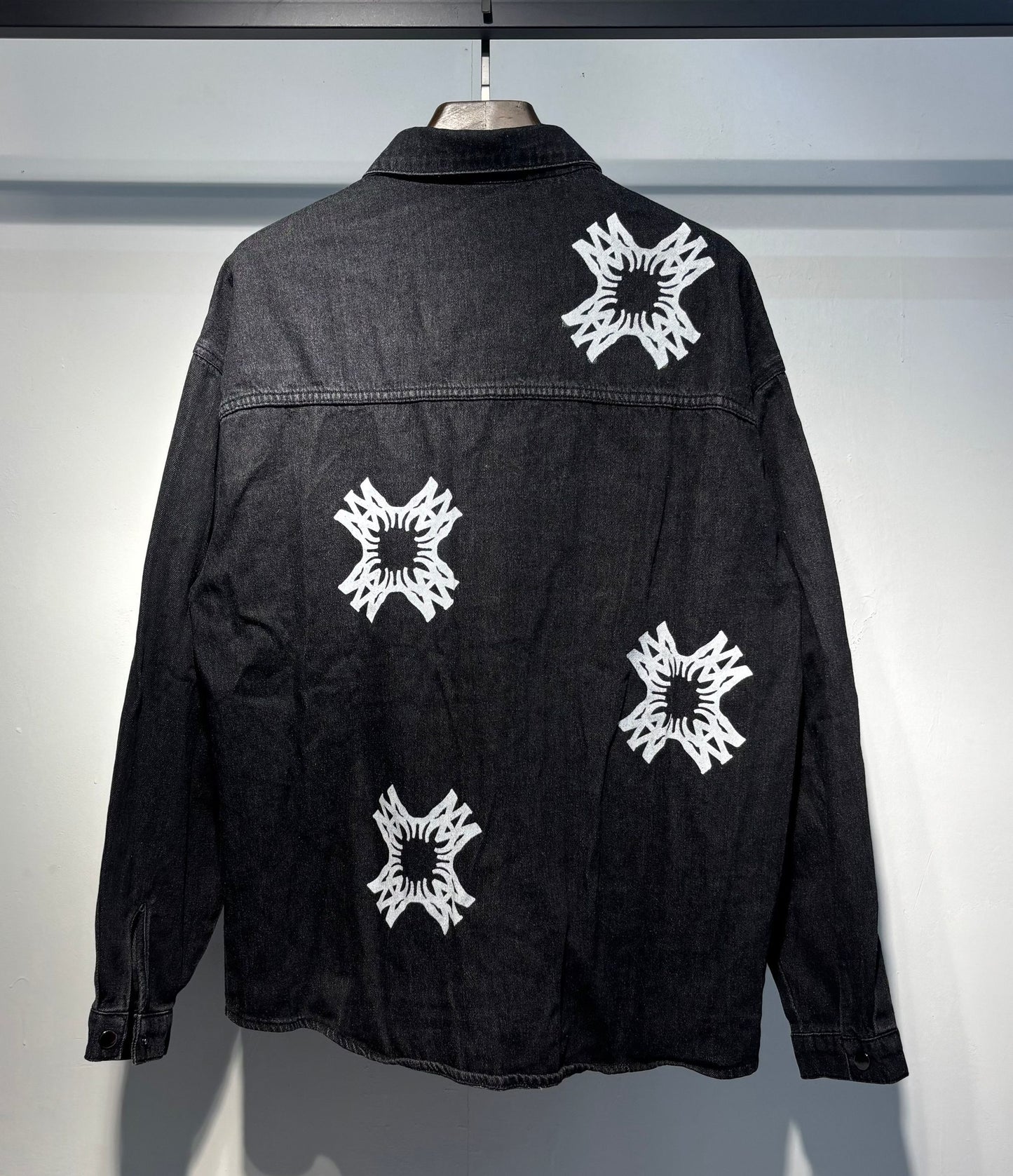 AMIRI-BASIC-LOGO-SHIRT