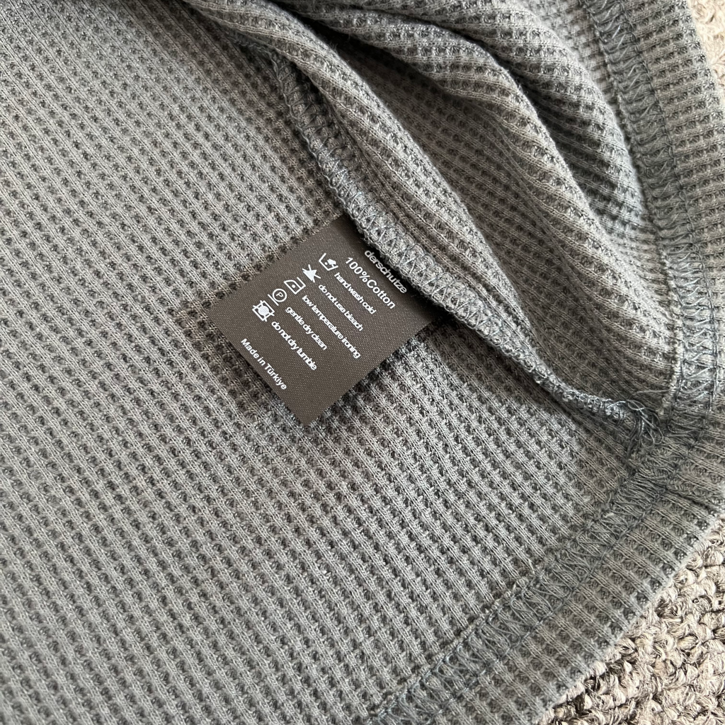 DERSCHUTZE-WAFFLE-SWEATER