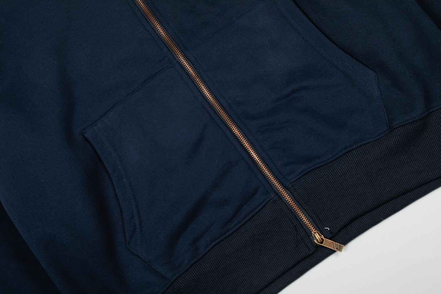DERSCHUTZE-GALLERY-HOODIE