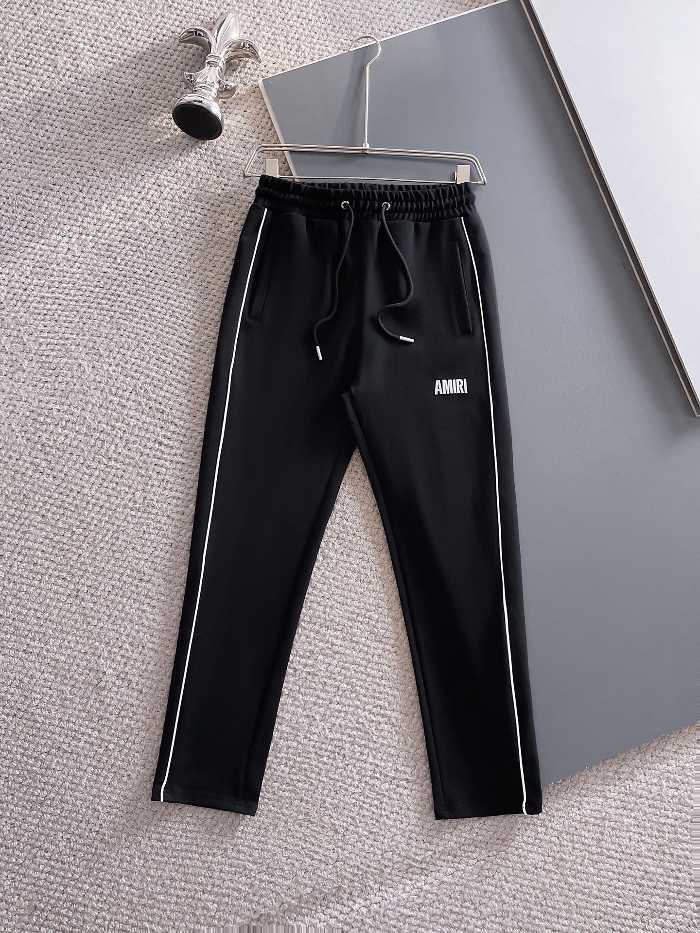 AMIRI-BASIC-LOGO-TRACKSUIT