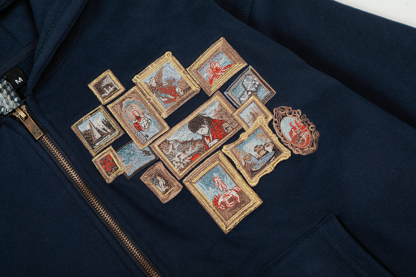 DERSCHUTZE-GALLERY-HOODIE