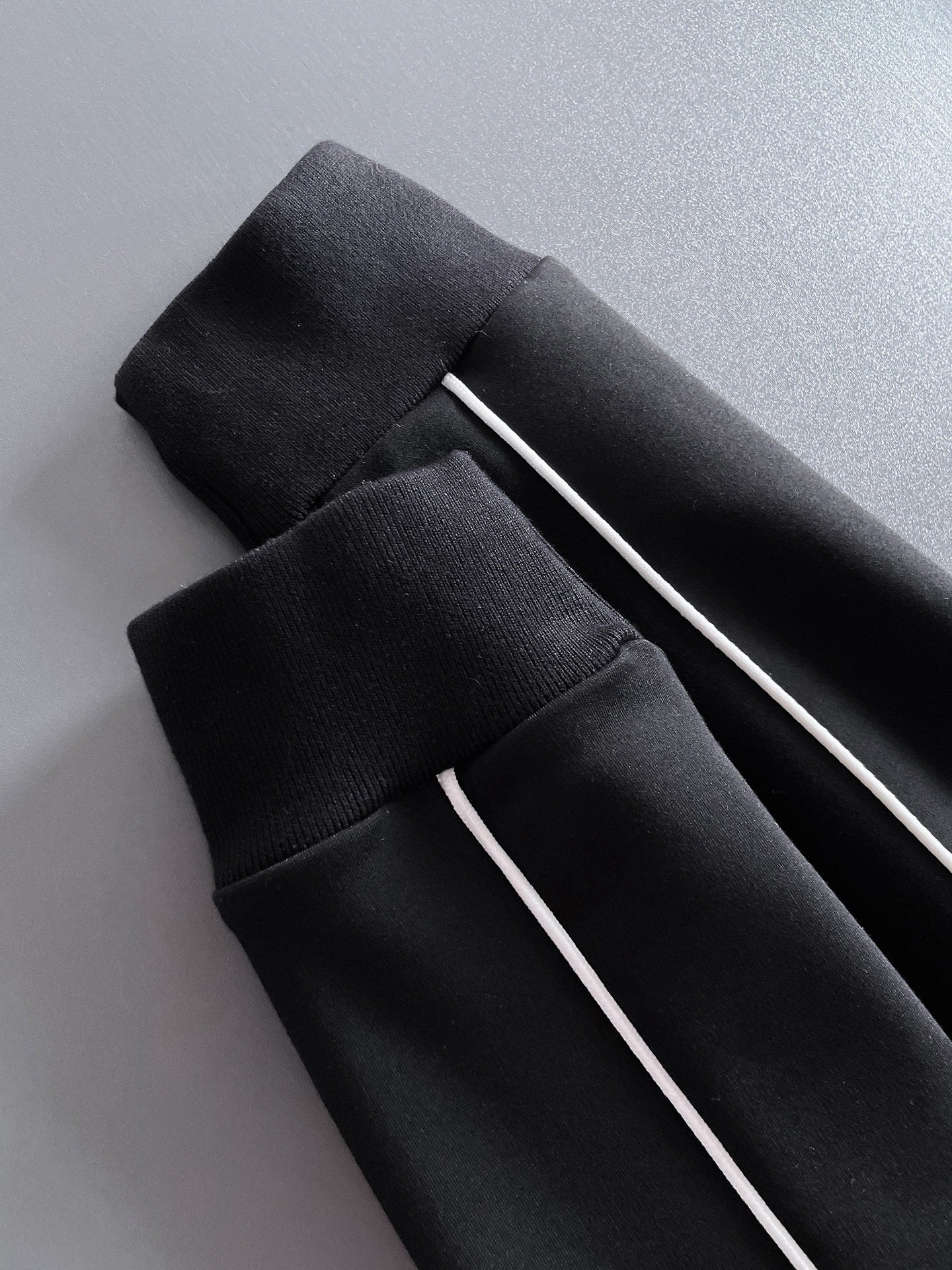 AMIRI-BASIC-LOGO-TRACKSUIT